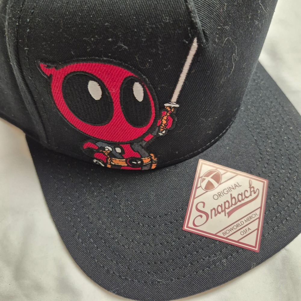 Marvel Deadpool Chibi Embroidered Black Snapback Hat Bioworld OSFA New With Tags - Picture 2 of 5